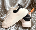 Adidași Alexander McQueen – Eleganță Modernă cu Volum Iconic