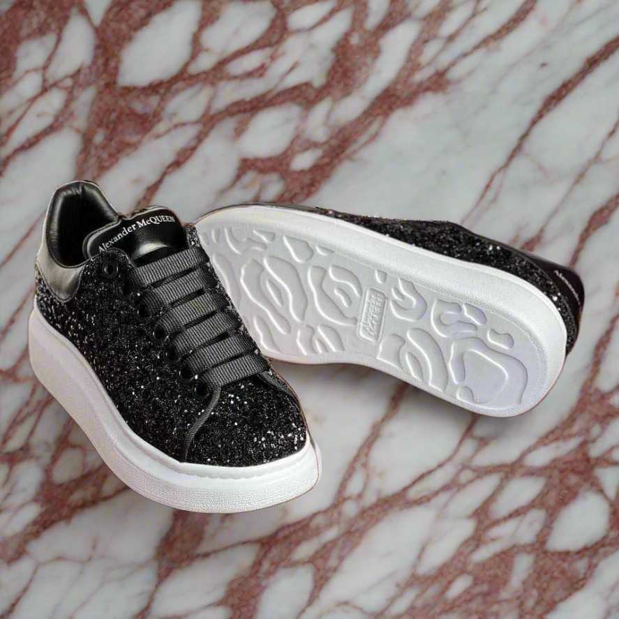 Adidași Alexander McQueen – Lux Minimalist cu Impact Maxim