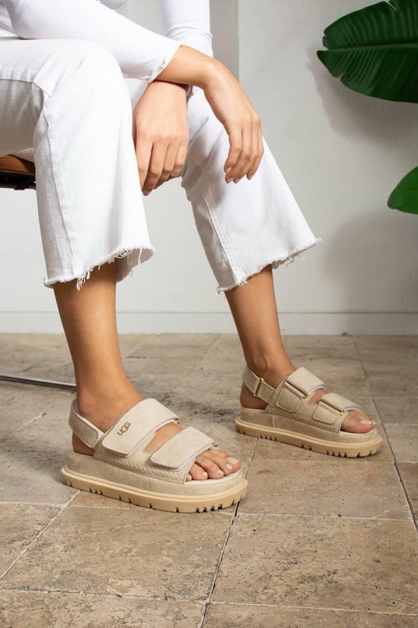 Sandale UGG – Confort și Eleganță în Crem